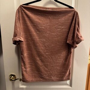 Buckle BKE Heather Light Brown Short Sleeve Top